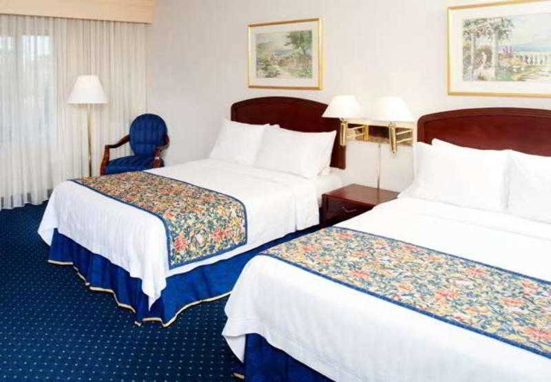 Courtyard Cleveland Independence Hotel Eksteriør billede